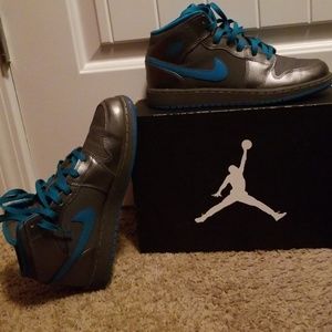 Air Jordan 1 MID GG